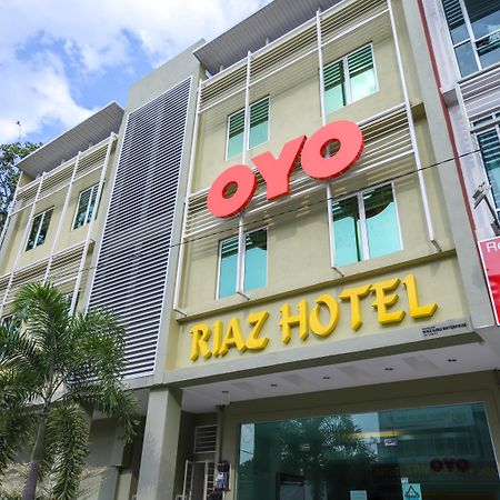 Oyo 89839 Riaz Hotel Malacca Extérieur photo