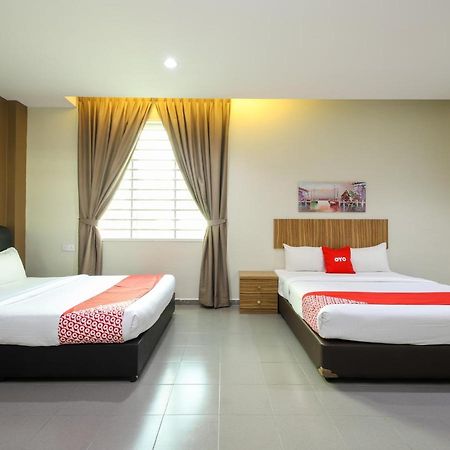 Oyo 89839 Riaz Hotel Malacca Extérieur photo