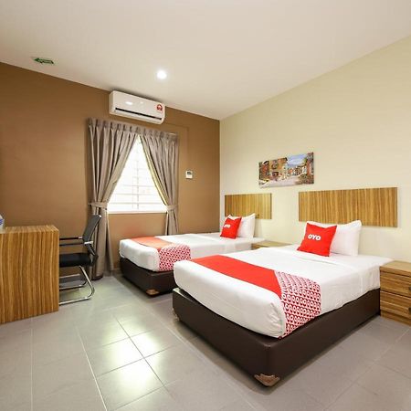 Oyo 89839 Riaz Hotel Malacca Extérieur photo