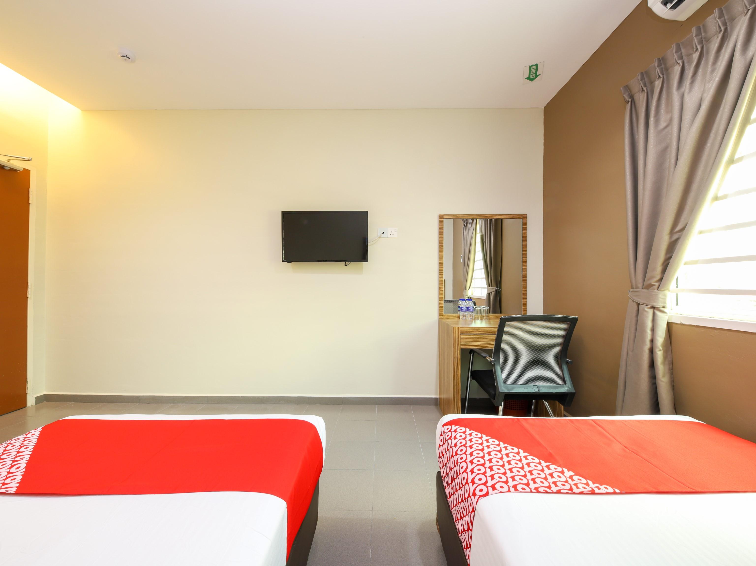 Oyo 89839 Riaz Hotel Malacca Extérieur photo