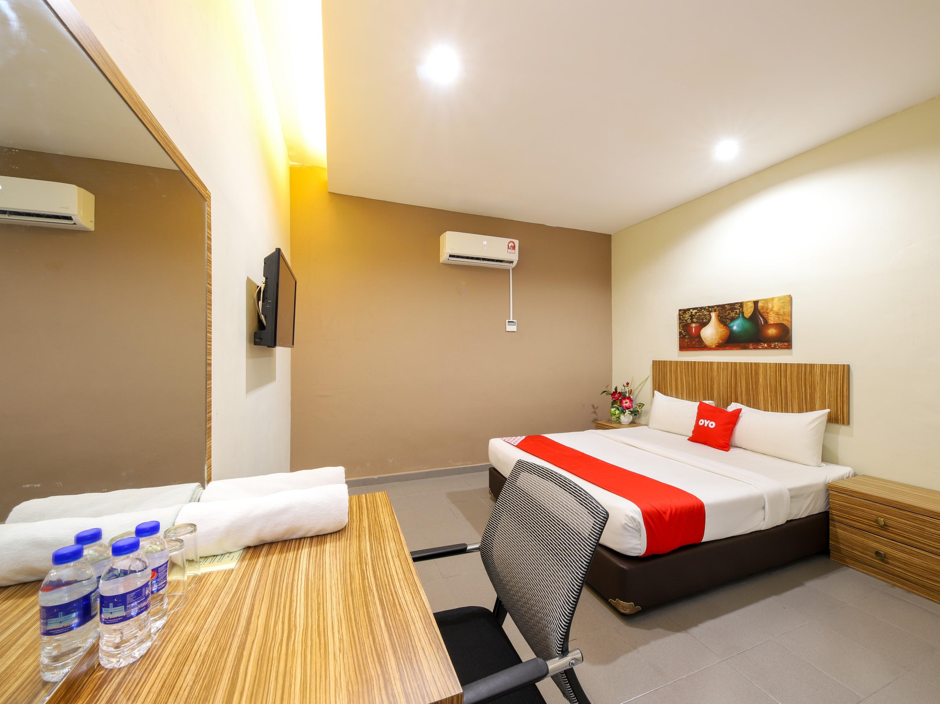 Oyo 89839 Riaz Hotel Malacca Extérieur photo