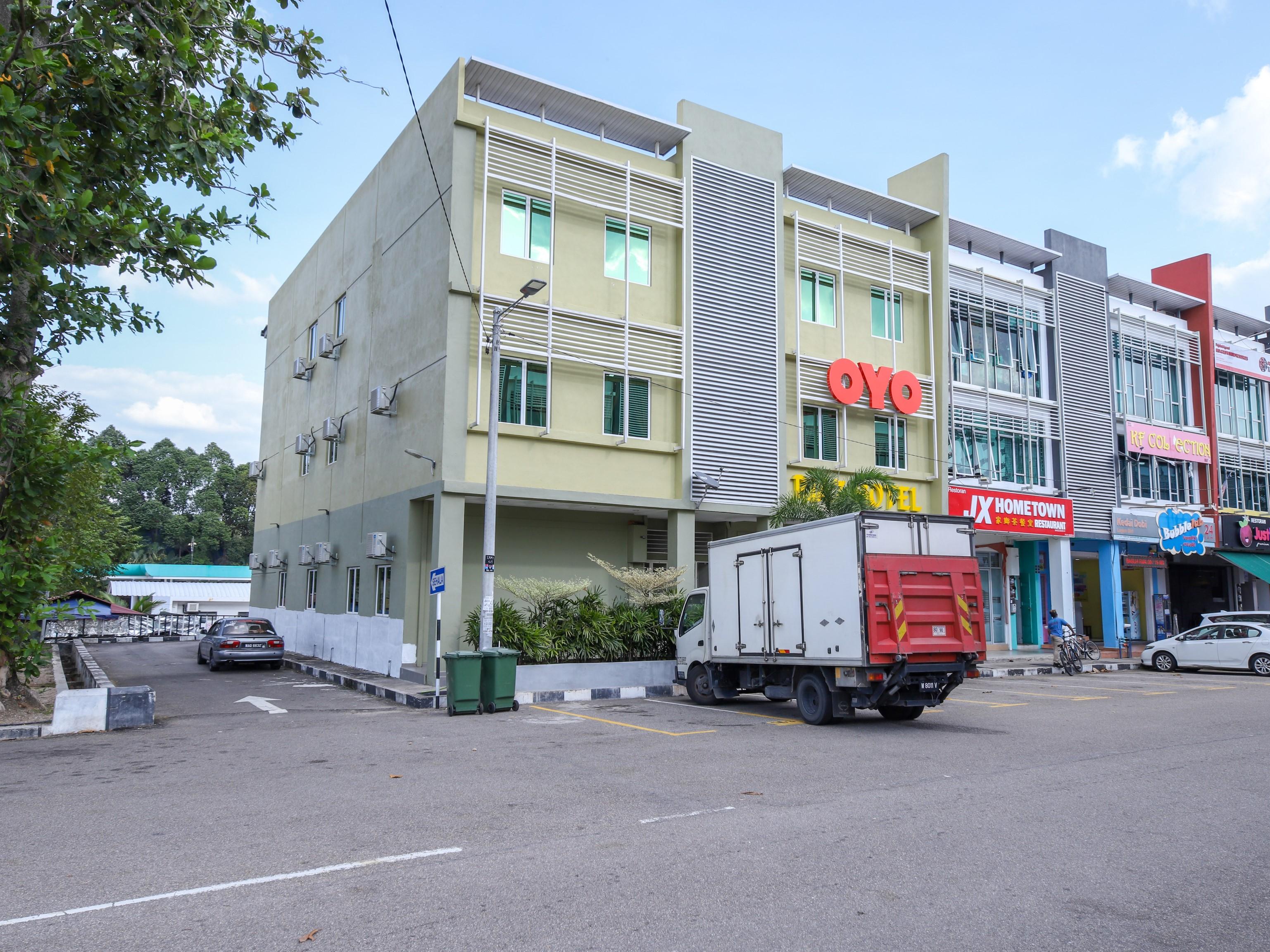 Oyo 89839 Riaz Hotel Malacca Extérieur photo