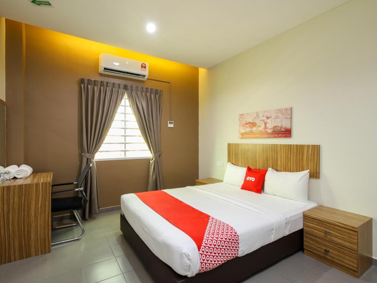 Oyo 89839 Riaz Hotel Malacca Extérieur photo