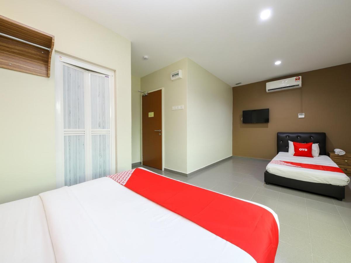 Oyo 89839 Riaz Hotel Malacca Extérieur photo