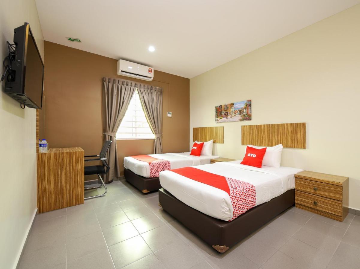 Oyo 89839 Riaz Hotel Malacca Extérieur photo