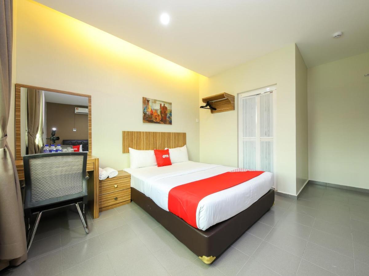 Oyo 89839 Riaz Hotel Malacca Extérieur photo