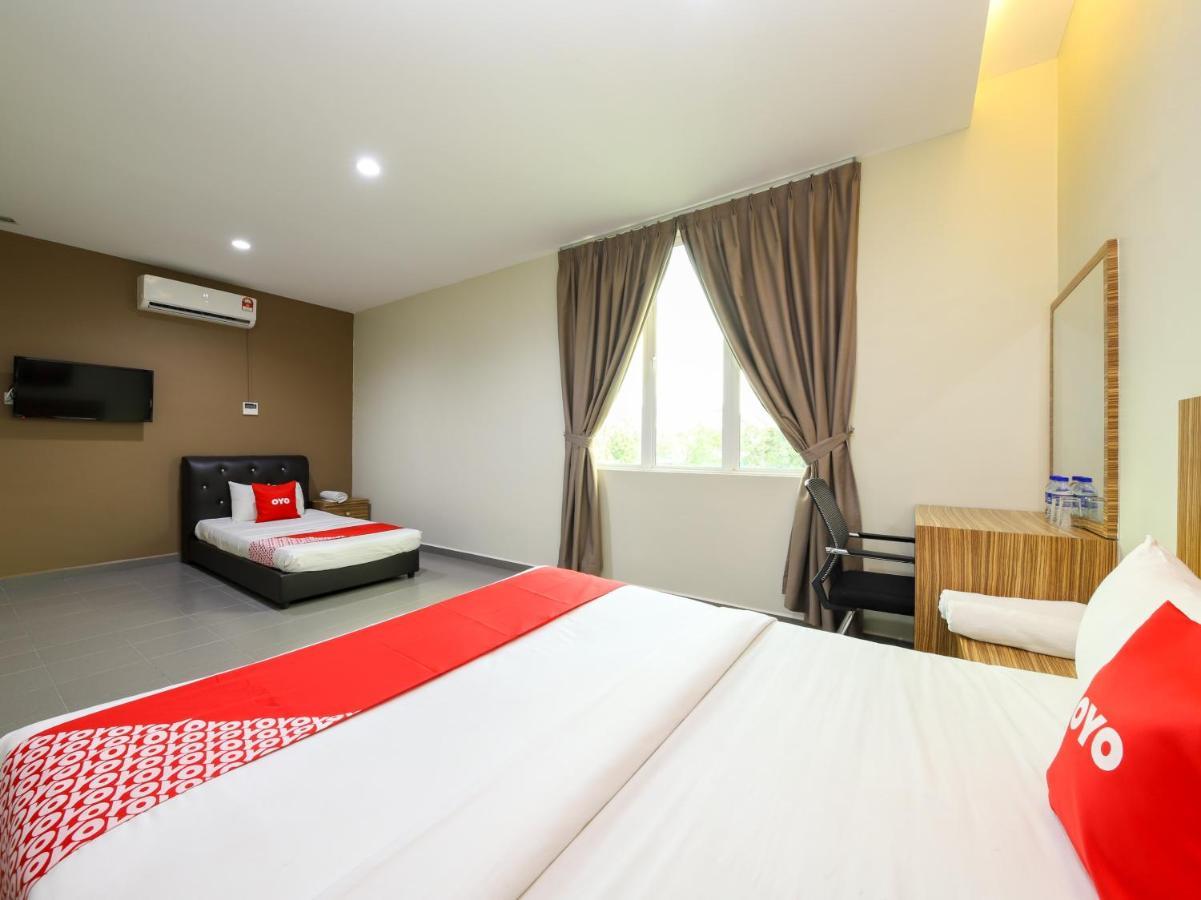 Oyo 89839 Riaz Hotel Malacca Extérieur photo