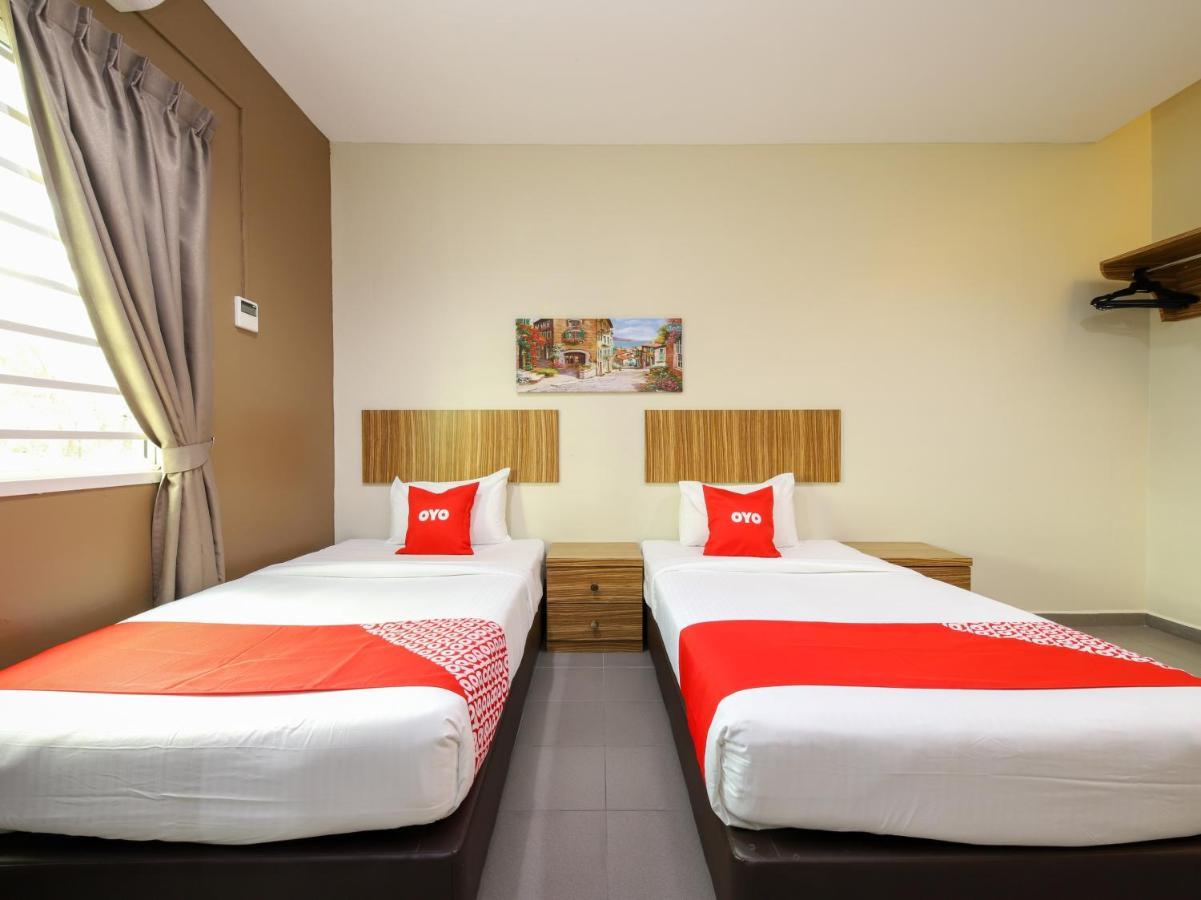 Oyo 89839 Riaz Hotel Malacca Extérieur photo